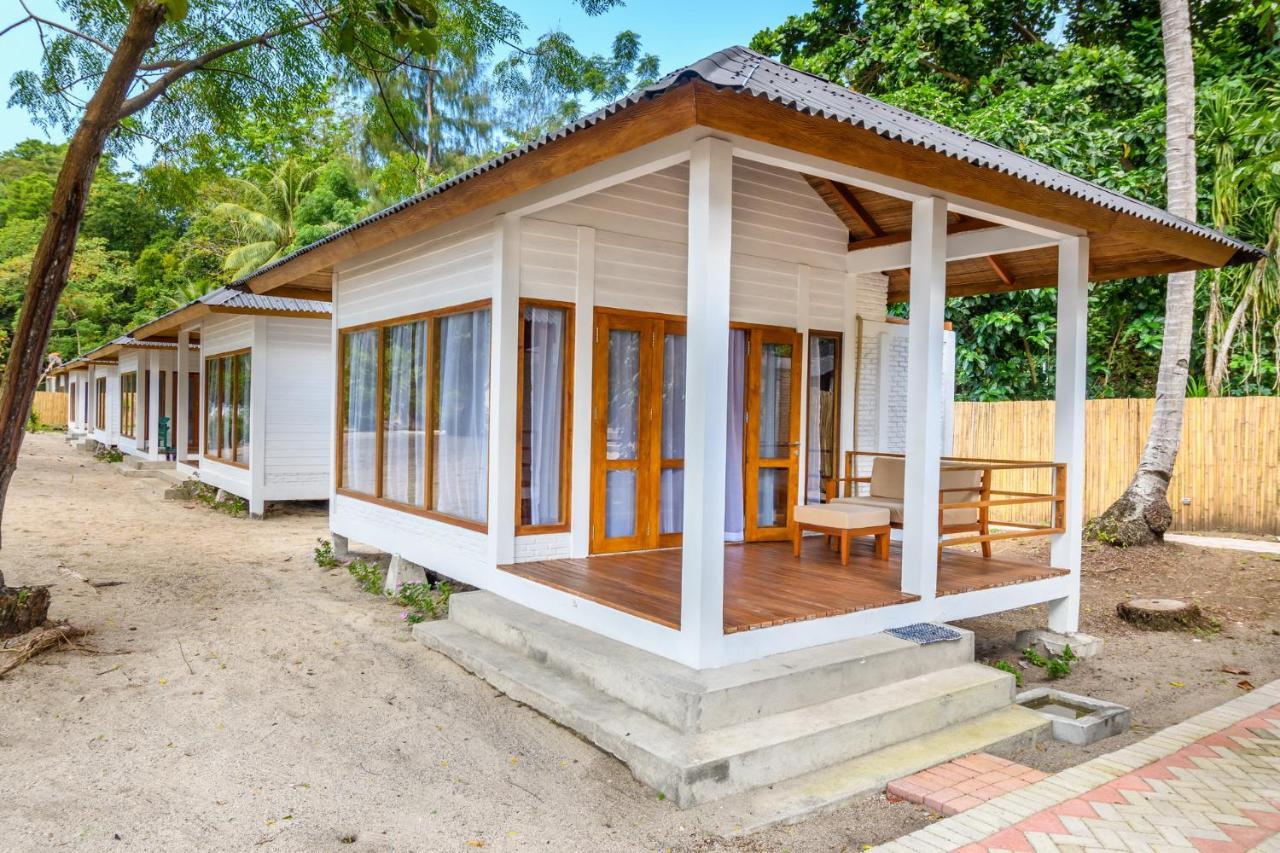 White Sands Beach Resort Lembeh Bitung Εξωτερικό φωτογραφία